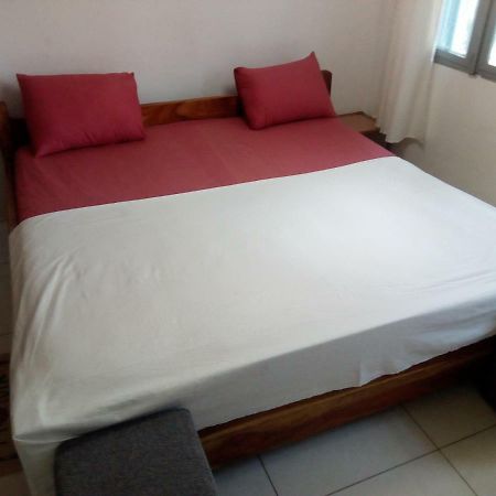 Ezime Guesthouse Accra Ngoại thất bức ảnh