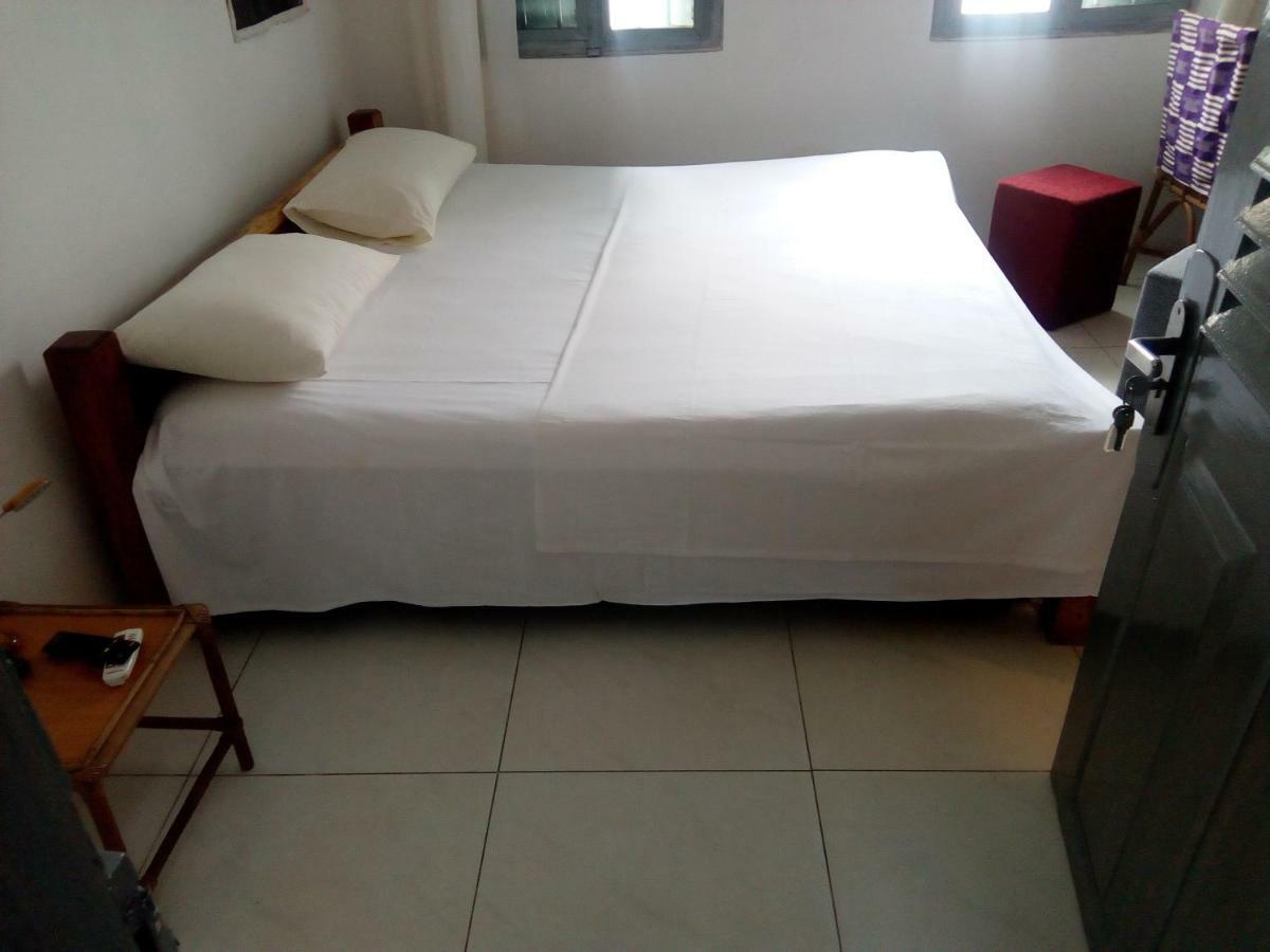 Ezime Guesthouse Accra Phòng bức ảnh