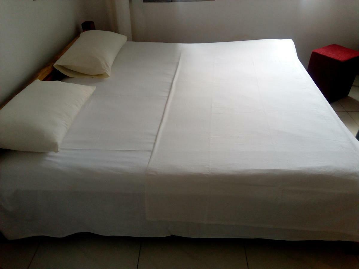 Ezime Guesthouse Accra Phòng bức ảnh