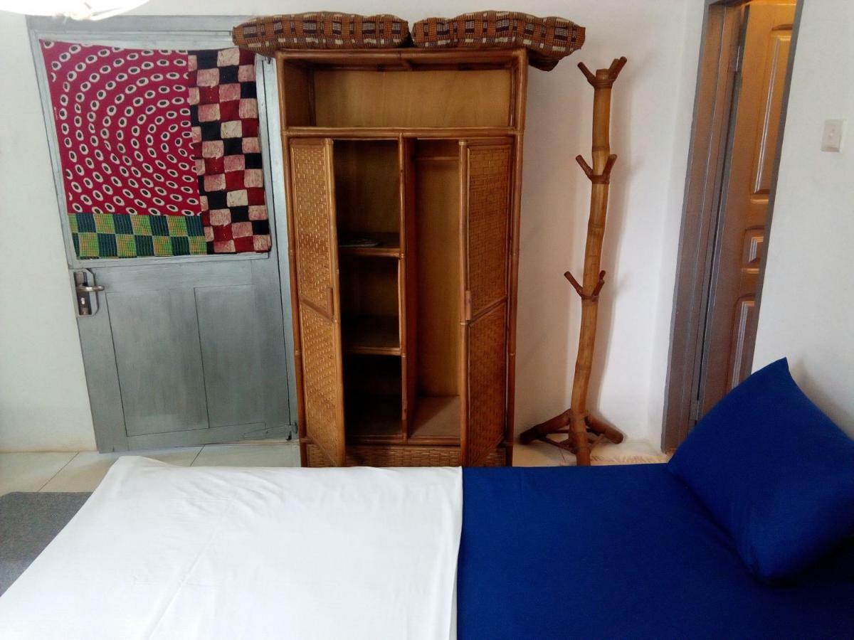 Ezime Guesthouse Accra Ngoại thất bức ảnh