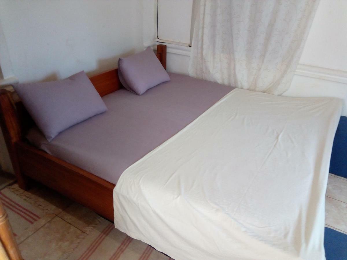 Ezime Guesthouse Accra Ngoại thất bức ảnh